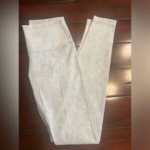 RARE Lululemon Wunder Under Leggings